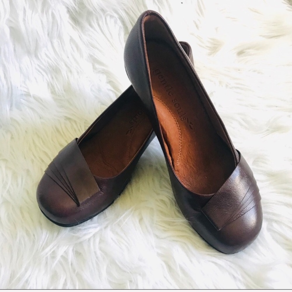 Kenneth Cole Gentle Souls Brown Leather Pumps